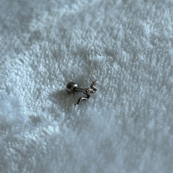 [PRE-LOVED] Beatti silver piercing stud round back - Picture 4 of 5